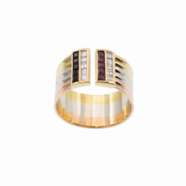 Anello in oro a tre colori 18kt diamanti, rubini e zaffiri  - Asta Gioielli Orologi Bijoux Vintage Web Only - Associazione Nazionale - Case d'Asta italiane