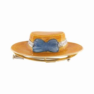 Gianni Carità spilla cappello in oro giallo 18kt e smalto policromo  - Asta Gioielli Orologi Bijoux Vintage Web Only - Associazione Nazionale - Case d'Asta italiane