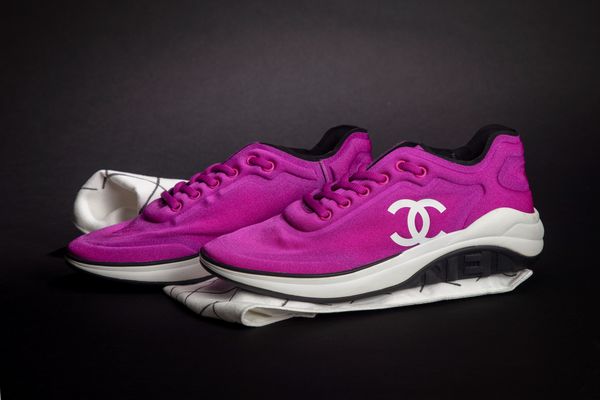 CHANEL : Paio di sneaker  - Asta Luxury Fashion - Associazione Nazionale - Case d'Asta italiane