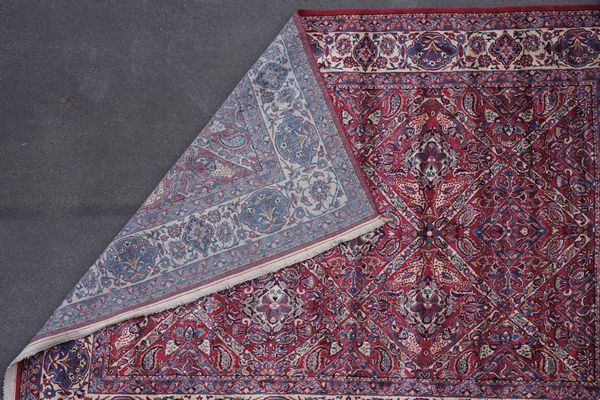 Tappeto Isfhan, Persia metà XX secolo  - Asta Tappeti antichi dalla collezione di Manlio e Raoul Cabib - Associazione Nazionale - Case d'Asta italiane