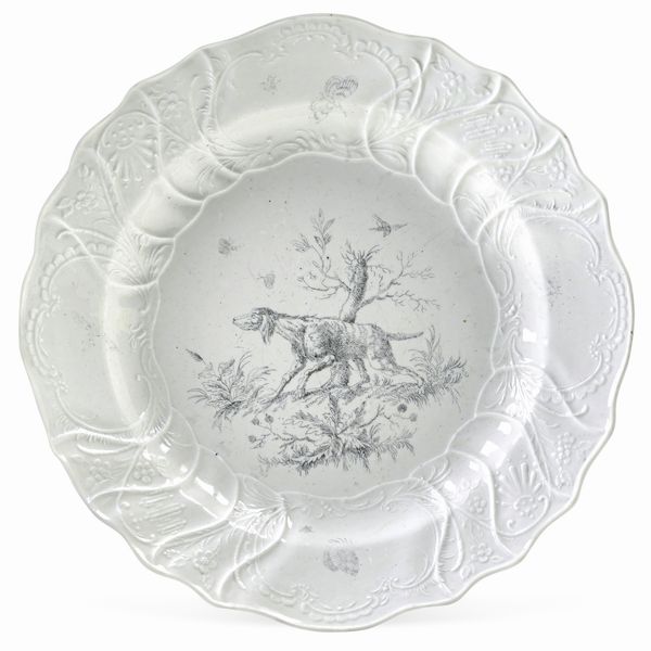 Raro piatto firmato<BR>Meissen, 1750 circa<BR>Decorazione: August Otto Ernst von dem Busch, 1760-1770 circa<BR>  - Asta Maioliche e Porcellane - Associazione Nazionale - Case d'Asta italiane