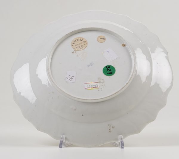 Raro piatto firmato<BR>Meissen, 1750 circa<BR>Decorazione: August Otto Ernst von dem Busch, 1760-1770 circa<BR>  - Asta Maioliche e Porcellane - Associazione Nazionale - Case d'Asta italiane