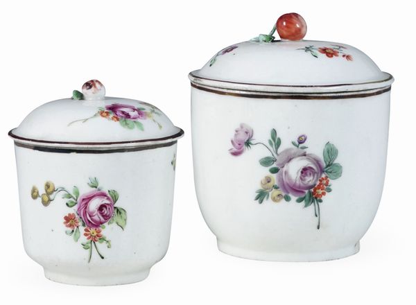 Due zuccheriere<BR>Torino, Manifattura di Vinovo, periodo Hannong, 1776-1779  - Asta Maioliche e Porcellane - Associazione Nazionale - Case d'Asta italiane