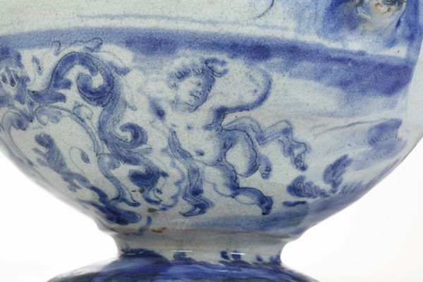 Vaso da elettuari<BR>Savona, fabbrica della società Chiodo e Peirano, probabilmente inizio del XVIII secolo<BR>  - Asta Maioliche e Porcellane - Associazione Nazionale - Case d'Asta italiane