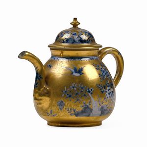 Teiera<BR>Meissen, verso il 1725<BR>Decorazione in oro, probabilmente Augsburg, 1730 circa<BR>  - Asta Maioliche e Porcellane - Associazione Nazionale - Case d'Asta italiane