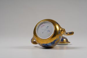 Teiera<BR>Meissen, verso il 1725<BR>Decorazione in oro, probabilmente Augsburg, 1730 circa<BR>  - Asta Maioliche e Porcellane - Associazione Nazionale - Case d'Asta italiane