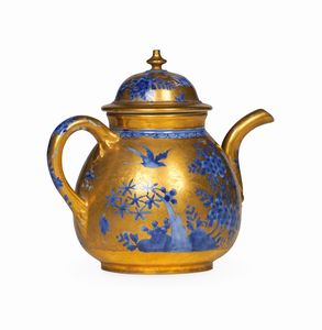 Teiera<BR>Meissen, verso il 1725<BR>Decorazione in oro, probabilmente Augsburg, 1730 circa<BR>  - Asta Maioliche e Porcellane - Associazione Nazionale - Case d'Asta italiane