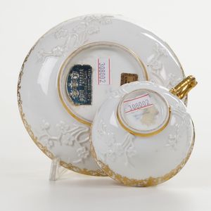 Tazza con piatto <BR>Meissen, 1740 circa  - Asta Maioliche e Porcellane - Associazione Nazionale - Case d'Asta italiane