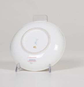 Rara tazza con piattino datata 1734<BR>Meissen, 1734 circa<BR>Pittura di Christian Friedrich Herold<BR>  - Asta Maioliche e Porcellane - Associazione Nazionale - Case d'Asta italiane