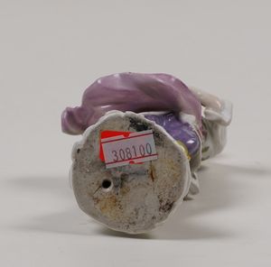 Figurina di venditore di limoni<BR>Meissen, 1755 circa<BR>Modello di Friedrich Elias Meyer<BR>  - Asta Maioliche e Porcellane - Associazione Nazionale - Case d'Asta italiane