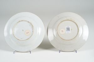 Coppia di piatti con decoro �a tulipano�<BR>Doccia, Manifattura di Carlo Ginori, 1750-1755  - Asta Maioliche e Porcellane - Associazione Nazionale - Case d'Asta italiane