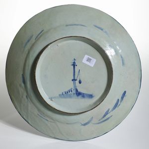 Piatto “reale”<BR>Albisola, fabbrica Grosso, fine del XVII secolo<BR>  - Asta Maioliche e Porcellane - Associazione Nazionale - Case d'Asta italiane