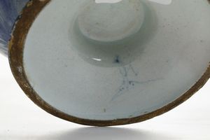 Vaso da elettuari<BR>Savona, fabbrica della società Chiodo e Peirano, probabilmente inizio del XVIII secolo<BR>  - Asta Maioliche e Porcellane - Associazione Nazionale - Case d'Asta italiane