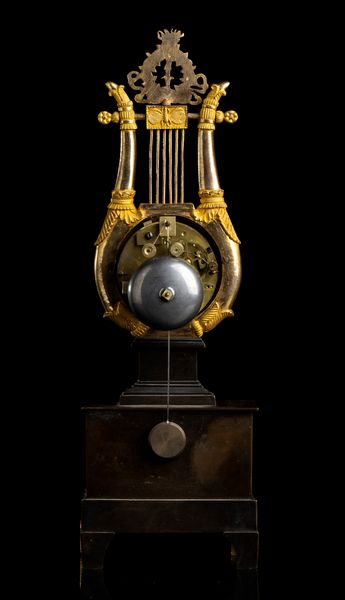 Orologio francese a lira  - Asta  Arredi Antichi, Oggetti d'Arte, Curiosities con una selezione di tappeti - Associazione Nazionale - Case d'Asta italiane