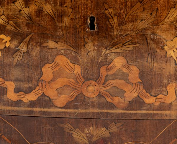 ComÃ² olandese intarsiato  - Asta  Arredi Antichi, Oggetti d'Arte, Curiosities con una selezione di tappeti - Associazione Nazionale - Case d'Asta italiane