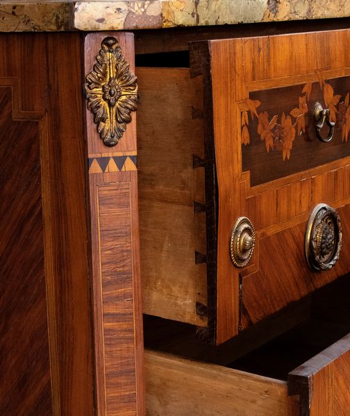 ComÃ² intarsiato Napoleone III francese  - Asta  Arredi Antichi, Oggetti d'Arte, Curiosities con una selezione di tappeti - Associazione Nazionale - Case d'Asta italiane