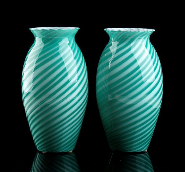 Coppia di vasi in vetro di Murano  - Asta  Arredi Antichi, Oggetti d'Arte, Curiosities con una selezione di tappeti - Associazione Nazionale - Case d'Asta italiane