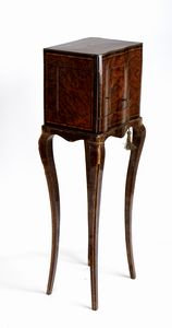 Tahan à Paris. Jean-Pierre Alexandre Tahan : Mobiletto porta tÃ¨ francese con contenitori in argento  - Asta  Arredi Antichi, Oggetti d'Arte, Curiosities con una selezione di tappeti - Associazione Nazionale - Case d'Asta italiane