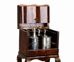 Tahan à Paris. Jean-Pierre Alexandre Tahan : Mobiletto porta tÃ¨ francese con contenitori in argento  - Asta  Arredi Antichi, Oggetti d'Arte, Curiosities con una selezione di tappeti - Associazione Nazionale - Case d'Asta italiane