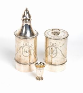 Tahan à Paris. Jean-Pierre Alexandre Tahan : Mobiletto porta tÃ¨ francese con contenitori in argento  - Asta  Arredi Antichi, Oggetti d'Arte, Curiosities con una selezione di tappeti - Associazione Nazionale - Case d'Asta italiane