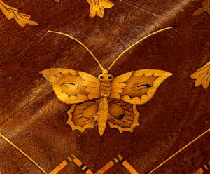 ComÃ² olandese intarsiato  - Asta  Arredi Antichi, Oggetti d'Arte, Curiosities con una selezione di tappeti - Associazione Nazionale - Case d'Asta italiane
