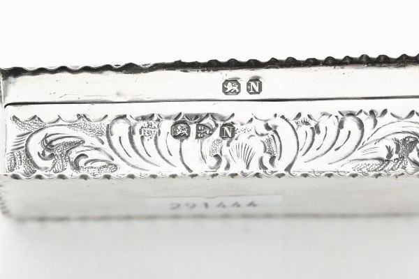 Tabacchiera e piccola lattiera in argento. Inghilterra XX secolo  - Asta Argenti e Icone - Associazione Nazionale - Case d'Asta italiane
