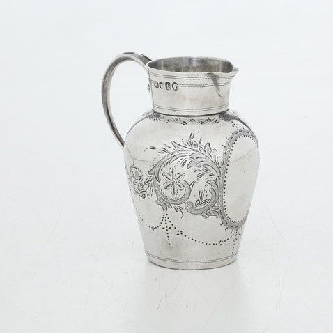 Tabacchiera e piccola lattiera in argento. Inghilterra XX secolo  - Asta Argenti e Icone - Associazione Nazionale - Case d'Asta italiane