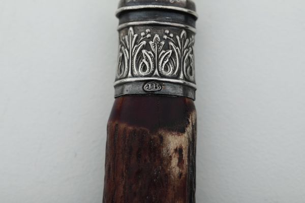 Gruppo di tre coppie di posate da portata diverse. Inghilterra XX secolo  - Asta Argenti e Icone - Associazione Nazionale - Case d'Asta italiane