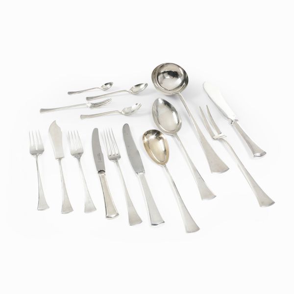 Servizio di posate in argento. Europa centrale (Ungheria?), XX secolo. Argentiere V.J.  - Asta Argenti e Icone - Associazione Nazionale - Case d'Asta italiane
