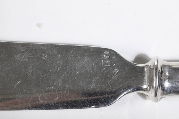 Servizio di posate in argento. Europa centrale (Ungheria?), XX secolo. Argentiere V.J.  - Asta Argenti e Icone - Associazione Nazionale - Case d'Asta italiane