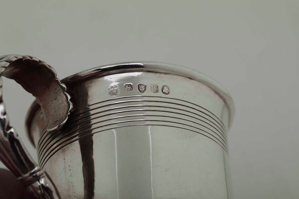 Mug. Argento fuso, sbalzato e cesellato. Londra 1815. Argentiere Rebecca Emes & Edward Barnard  - Asta Argenti e Icone - Associazione Nazionale - Case d'Asta italiane
