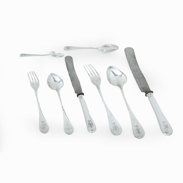 Servizio di posate decorato con stemma. Germania XX secolo  - Asta Argenti e Icone - Associazione Nazionale - Case d'Asta italiane