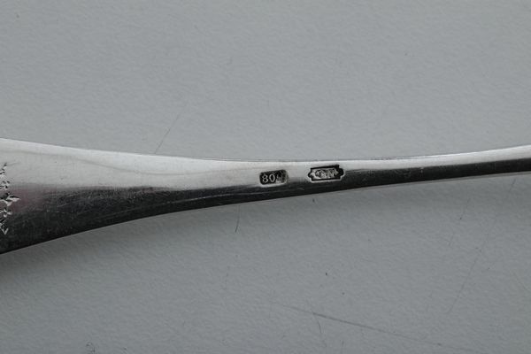 Servizio di posate decorato con stemma. Germania XX secolo  - Asta Argenti e Icone - Associazione Nazionale - Case d'Asta italiane