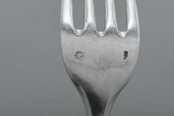 Servizio di posate decorato con stemma. Germania XX secolo  - Asta Argenti e Icone - Associazione Nazionale - Case d'Asta italiane