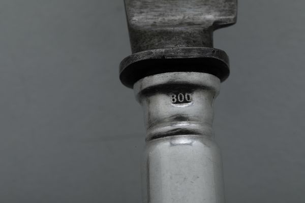 Servizio di posate decorato con stemma. Germania XX secolo  - Asta Argenti e Icone - Associazione Nazionale - Case d'Asta italiane