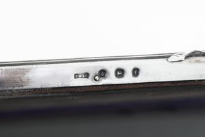 Specchio con cornice in argento. Birmingham 1905, argentiere E. Mander & Sons  - Asta Argenti e Icone - Associazione Nazionale - Case d'Asta italiane