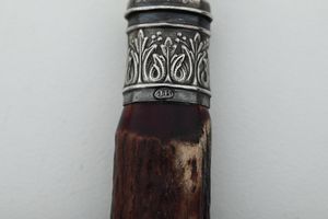 Gruppo di tre coppie di posate da portata diverse. Inghilterra XX secolo  - Asta Argenti e Icone - Associazione Nazionale - Case d'Asta italiane
