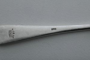 Servizio di posate decorato con stemma. Germania XX secolo  - Asta Argenti e Icone - Associazione Nazionale - Case d'Asta italiane