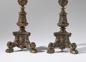 Coppia di candelieri  - Asta Placchette, Medaglie, Sculture e Ceramiche dal XIV al XIX secolo - Associazione Nazionale - Case d'Asta italiane