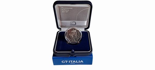 Italia 2024. 3 Euro in argento FdC - PRESIDENZA ITALIANA DEL G7.  - Asta Numismatica Light - Associazione Nazionale - Case d'Asta italiane