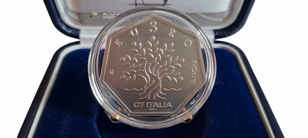Italia 2024. 3 Euro in argento FdC - PRESIDENZA ITALIANA DEL G7.  - Asta Numismatica Light - Associazione Nazionale - Case d'Asta italiane