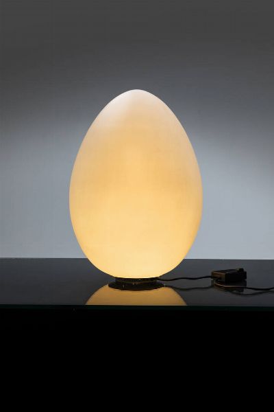 FONTANA ARTE : Lampada da tavolo mod. Uovo  - Asta Design - Associazione Nazionale - Case d'Asta italiane