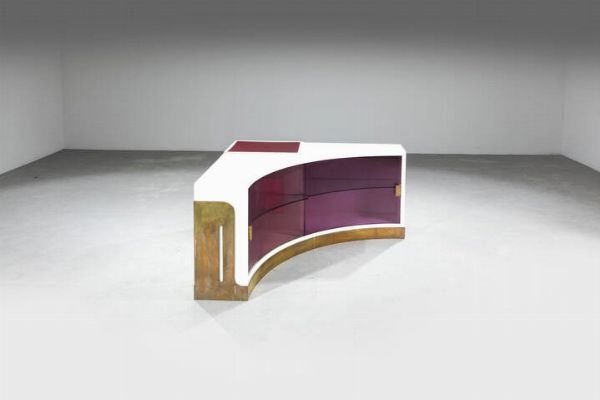 FRANCO MINISSI : Grande credenza angolare luminosa  - Asta Design - Associazione Nazionale - Case d'Asta italiane