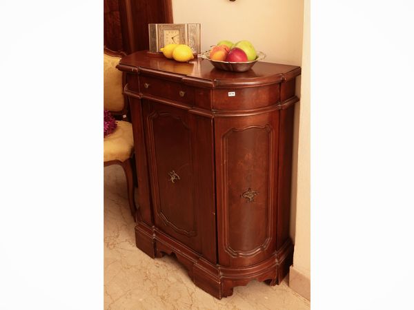Piccola credenza in noce  - Asta Dimore fiorentine - Associazione Nazionale - Case d'Asta italiane