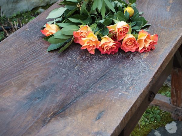 Tavolino rustico in castagno ed altre essenze  - Asta Dimore fiorentine - Associazione Nazionale - Case d'Asta italiane