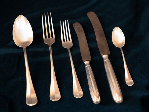 Servizio di  posate in metallo argentato  - Asta Dimore fiorentine - Associazione Nazionale - Case d'Asta italiane