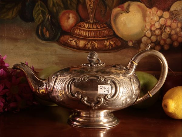 Tre teiere in metallo argentato  - Asta Dimore fiorentine - Associazione Nazionale - Case d'Asta italiane
