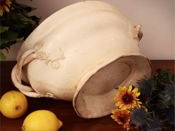 Grande zuppiera in terraglia  - Asta Dimore fiorentine - Associazione Nazionale - Case d'Asta italiane