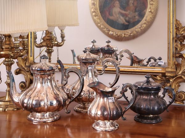 Servizio da tè e caffè in metallo argentato  - Asta Dimore fiorentine - Associazione Nazionale - Case d'Asta italiane