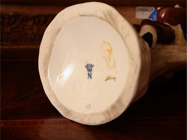 Coppia di figure in porcellana di Capodimonte  - Asta Dimore fiorentine - Associazione Nazionale - Case d'Asta italiane